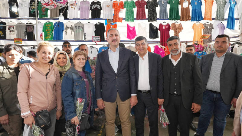 GÜL İLE FADILOĞLU, PAZARCI ESNAFINI ZİYARET ETTİ