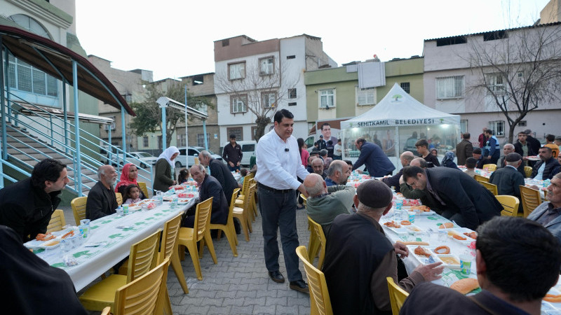 BAŞKAN YILMAZ İFTARINI ÇIKSORUT SAKİNLERİYLE BİRLİKTE AÇTI