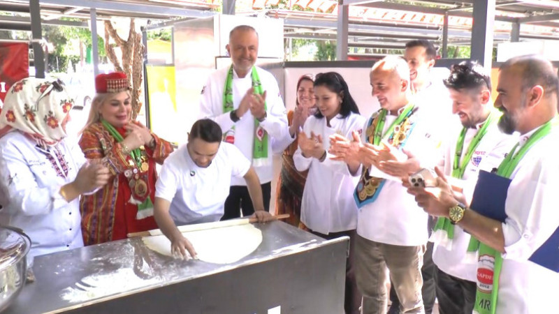 Geleceğin şefleri yemek yarışmasında hünerlerini sergiledi