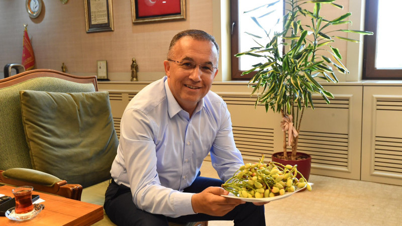 “Barak Yıldızı” Antep Fıstığı Vali’ye takdim edildi