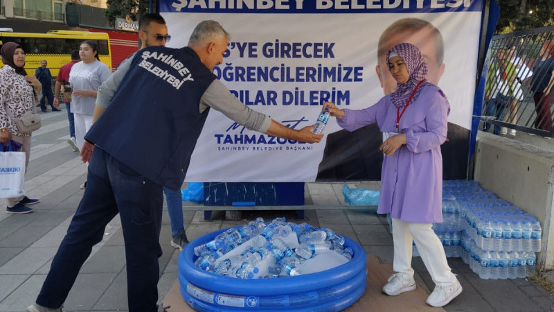 ŞAHİNBEY BELEDİYESİ ÖĞRENCİLERİ YALNIZ BIRAKMADI