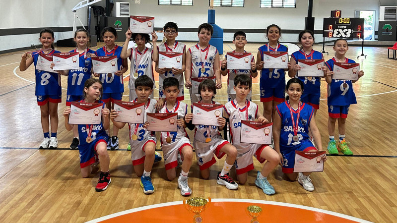 SANKO OKULLARI BASKETBOLDA ŞAMPİYON OLDU