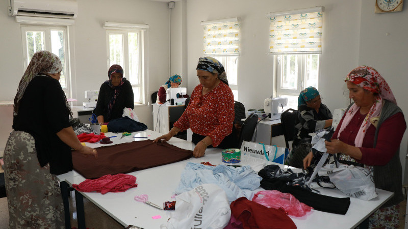 HALİLİYE’DE KADINLAR HEM HOBİ EDİNİYOR HEM EKONOMİYE KATKI SAĞLIYOR