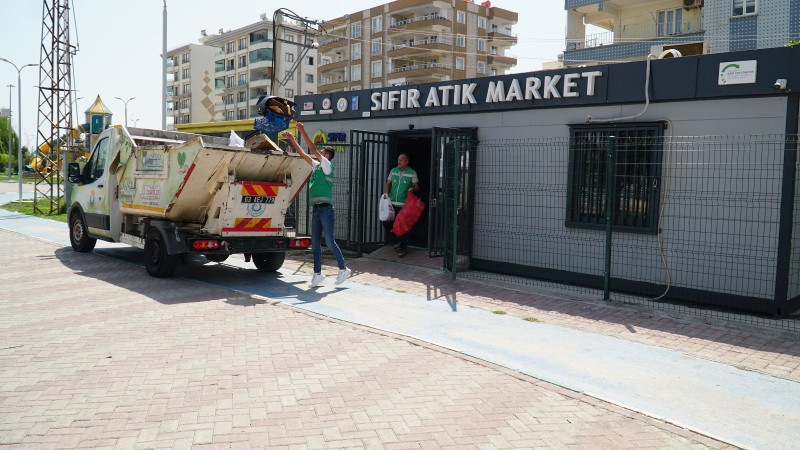 HALİLİYE BELEDİYESİ SIFIR ATIK MARKETLERİ İLE GERİ DÖNÜŞÜMDE FARK YARATIYOR