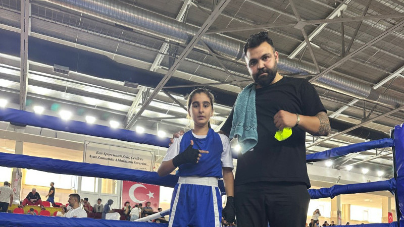 Boks camiasından vefa dolu madalya