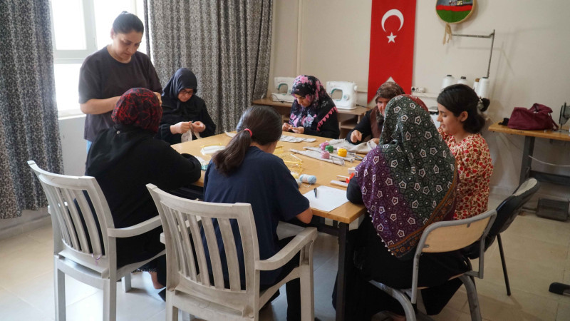 KADINLARIN GÜCÜYLE YÜKSELEN HALİLİYE: MİLLET EVLERİ UMUT KAPISI OLDU
