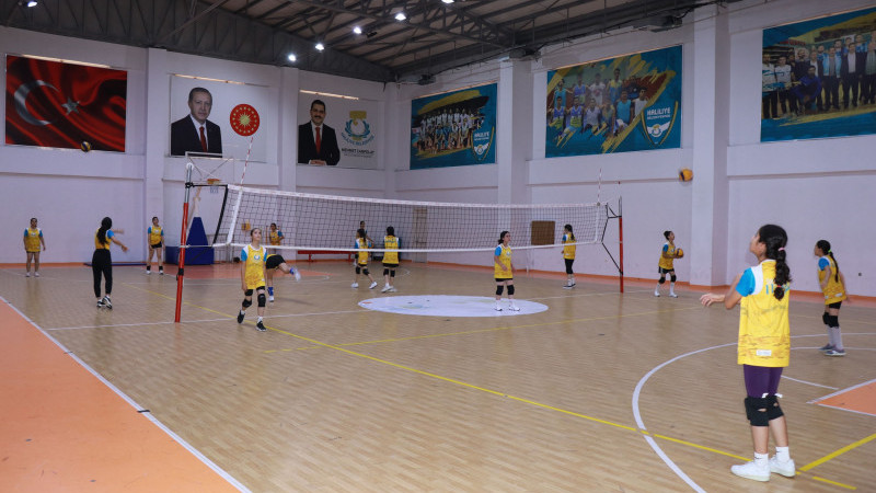 HALİLİYE BELEDİYESİ, VOLEYBOLUN YILDIZLARINI KEŞFEDİYOR