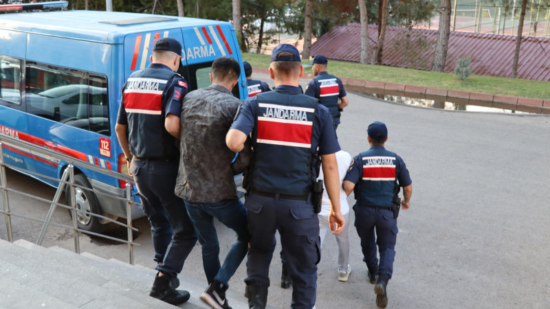 Jandarmadan göçmen kaçakçılarına suçüstü operasyonu