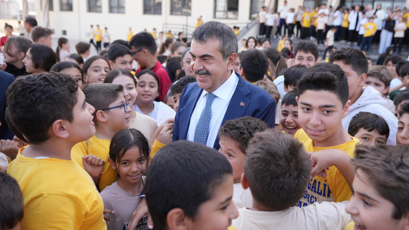 BAKAN TEKİN’DEN SÜRPRİZ OKUL ZİYARETİ
