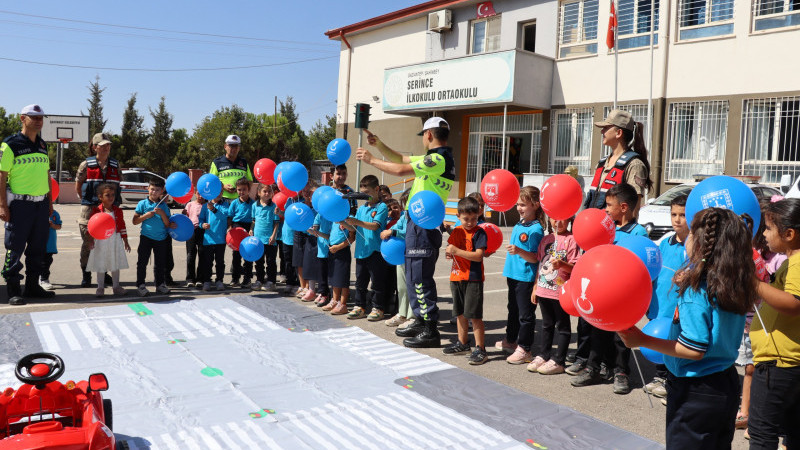 Minik öğrenciler Jandarma ile trafiği öğrendi