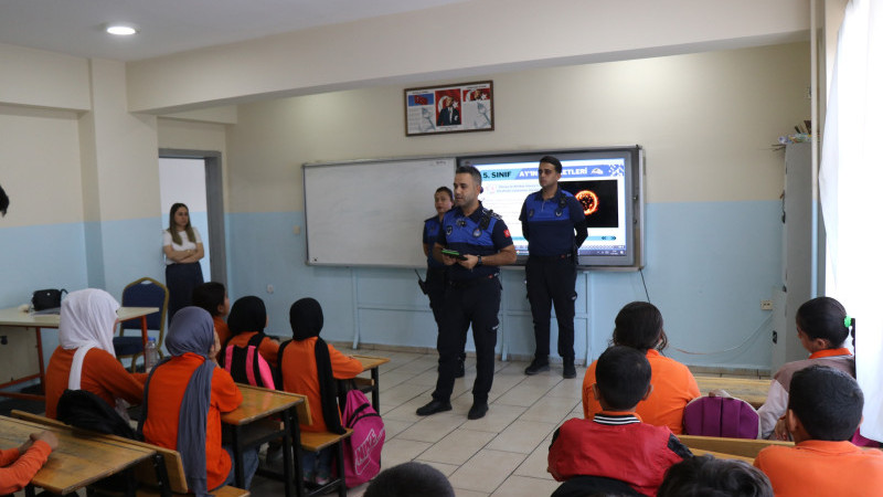 HALİLİYE BELEDİYESİ’NDEN ÖĞRENCİLERE ‘BİLİNÇLİ TÜKETİCİ’ SEMİNERİ