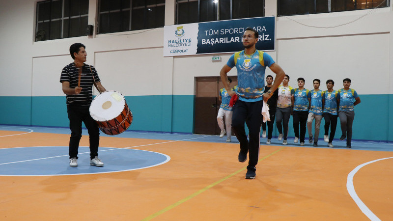 HALİLİYE’DE HALK OYUNLARIYLA KÜLTÜR KUŞAKTAN KUŞAĞA AKTARILIYOR