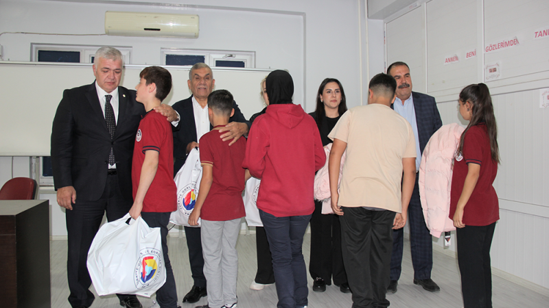 GTB VE TOBB İŞ BİRLİĞİYLE 14 OKULDA ÖĞRENCİLERE KIŞLIK KABAN DESTEĞİ