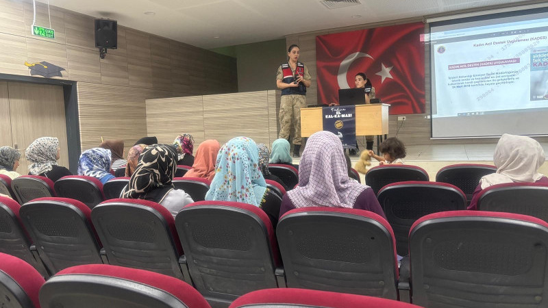 Jandarma Gaziantep’te KADES uygulamasını tanıtmaya devam ediyor