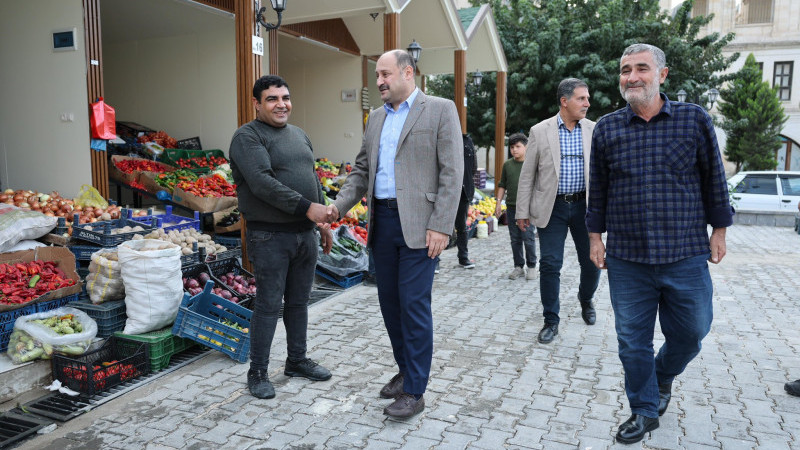 Başkan Gülpınar halkın arasında, esnafın yanında
