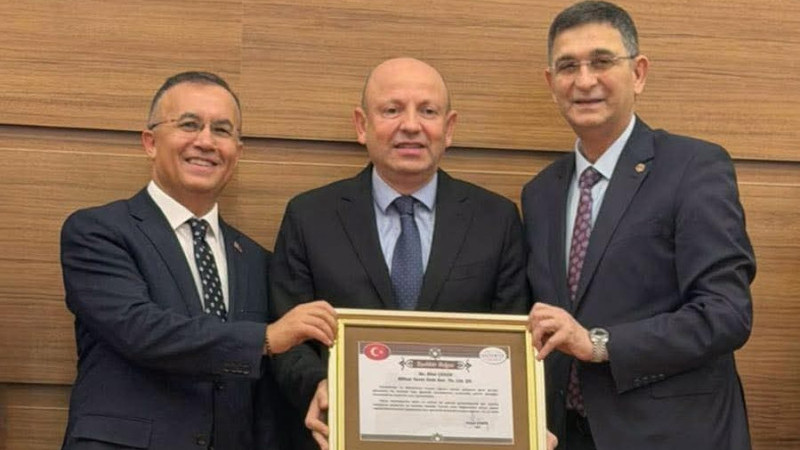 Bilal Çeker’e teşekkür plaketi