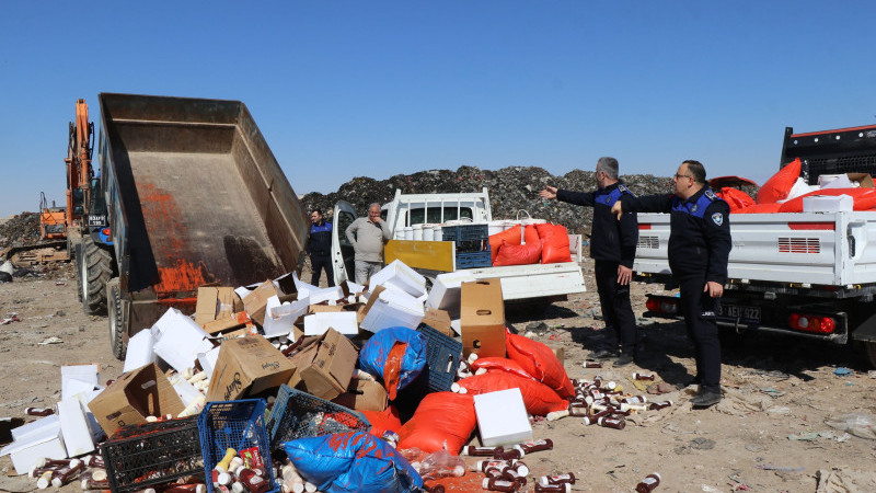 HALİLİYE’DE ZABITA EKİPLERİ 5 TON BOZUK GIDA ELE GEÇİRDİ