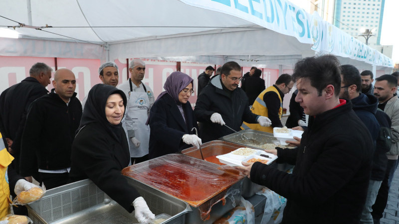 BAŞKAN CANPOLAT VE VEKİL YAZMACI, İFTAR SOFRASINDA VATANDAŞLARLA BULUŞTU