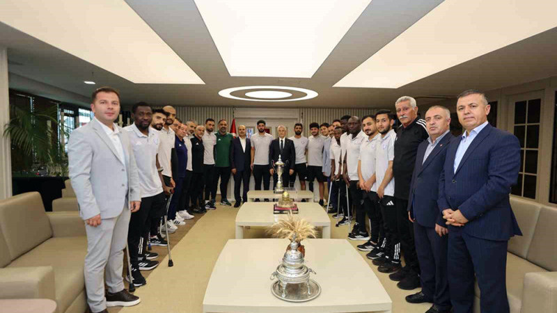 ŞAMPİYON KUPAYI BAŞKAN TAHMAZOĞLU’NA GETİRDİ