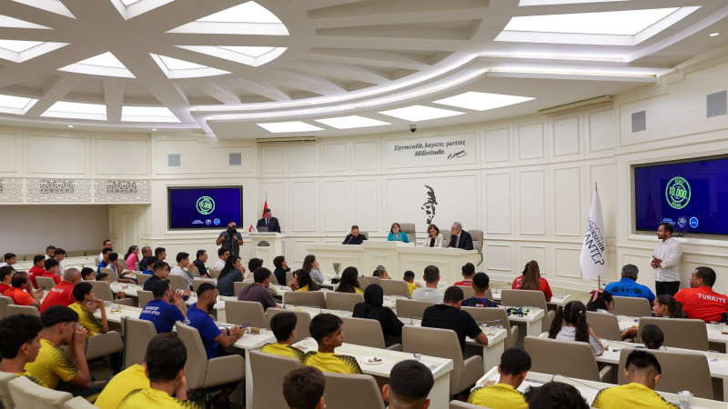 Şahin başarılı sporcularla buluştu