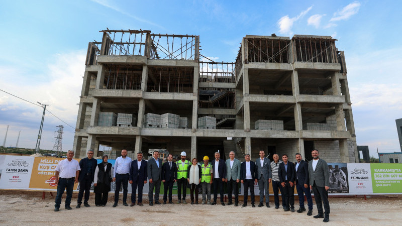 ŞAHİN, KARKAMIŞ’TA YÜKSELEN GAZİ KONUT PROJESİNİ İNCELEDİ
