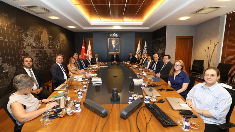 Tekstil sektörü üretmeye devam ediyor