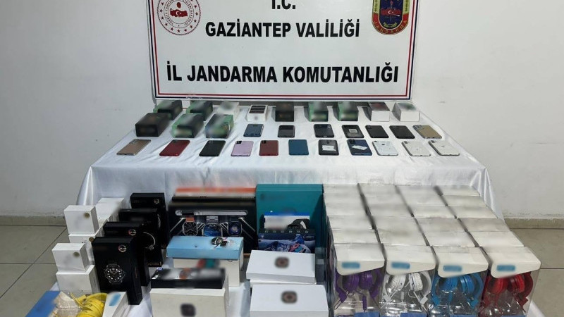 GÜMRÜK KAÇAĞI TELEFONLARA JANDARMA ENGELİ