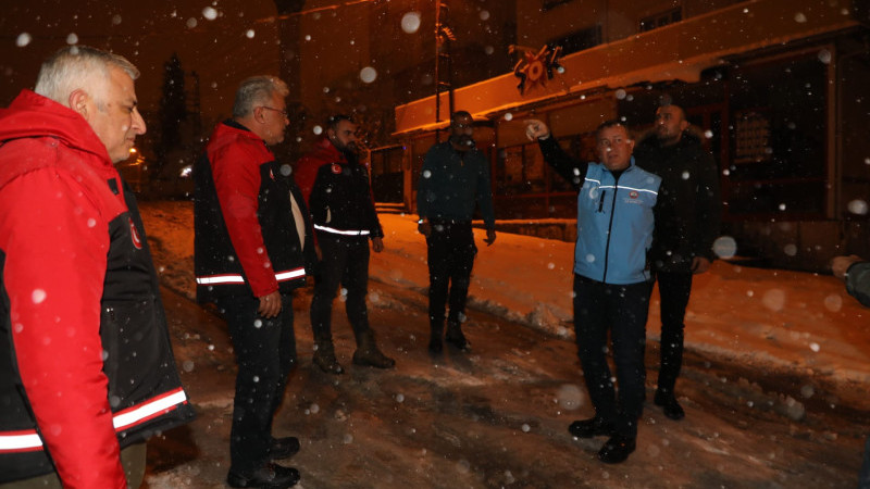 Nizip Belediyesi 24 saat esasıyla sahada