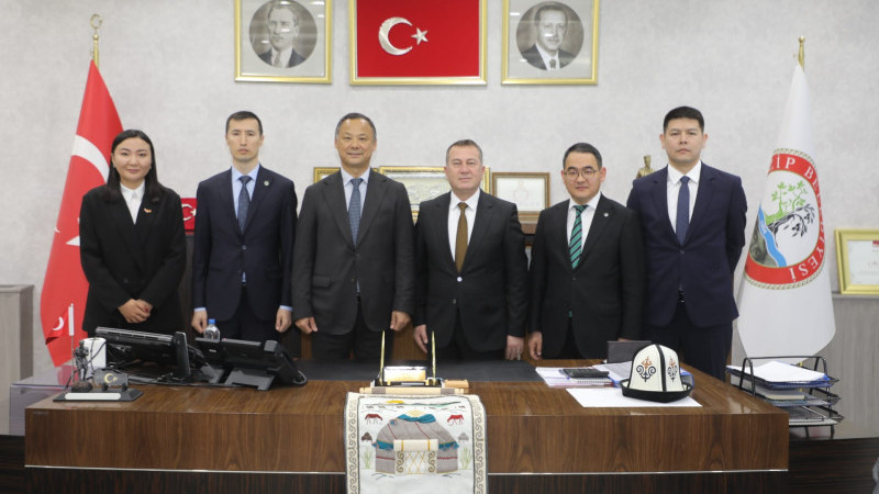 Büyükelçi Kazakbaev’den Nizip Belediyesine övgü