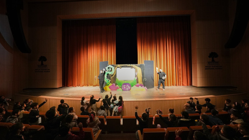 9 GÜNDE 10 BİN 800 ÇOCUK TİYATRO İLE TANIŞTI