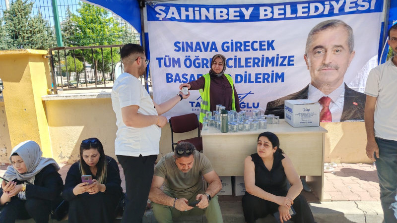 ŞAHİNBEY BELEDİYESİ LGS'DE ÖĞRENCİLERİN YANINDA OLDU
