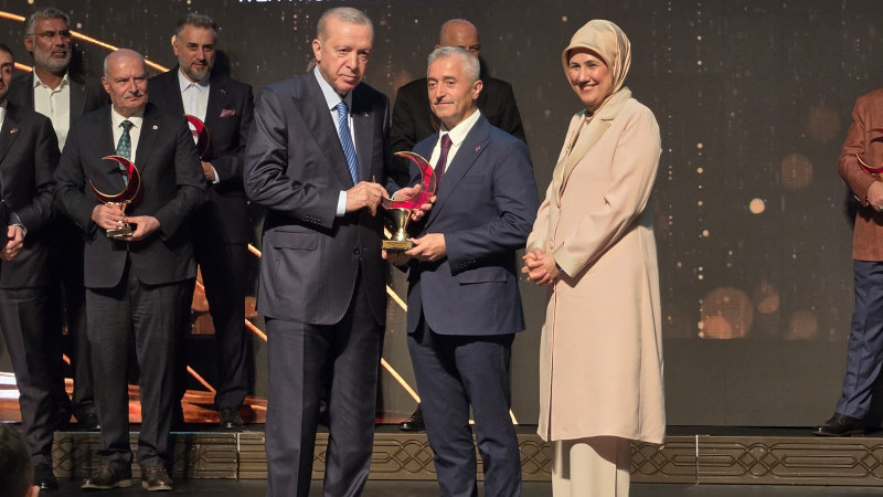 CUMHURBAŞKANI ERDOĞAN’DAN BAŞKAN TAHMAZOĞU’NA BİRİNCİLİK ÖDÜLÜ